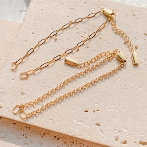 Details verstellbarer vergoldeter Edelstahl-Büroklammer- und Gliederkettenarmbänder