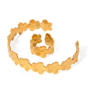 Set bracciale e anello regolabile in acciaio dorato con motivo a fiori