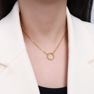 Minimalist 18k gold circle pendant necklace with asymmetric double chain on model