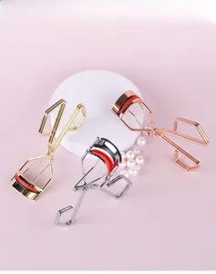 Set di tre piegaciglia in acciaio inossidabile nelle finiture oro, argento e rosa