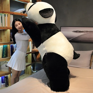 Détail de la housse de peluche panda géant avec fermeture éclair latérale pratique