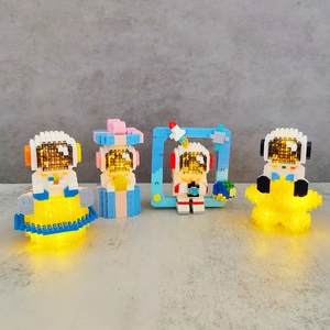 Glow-in-the-dark astronaut micro building blocks pen holder set for kids gift