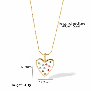 Collar de acero inoxidable chapado en oro 18k con colgante corazón y piedras