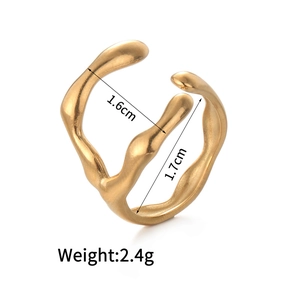Detailed view of irregular 14K gold ring showing 1.7cm diameter and 2.4g weight