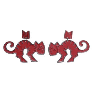Cute minimalist red crown cat earrings made of silver needles with cartoon design