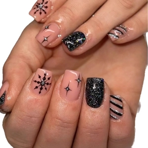 Faux ongles de Noël roses et noirs à paillettes avec motifs de flocons de neige