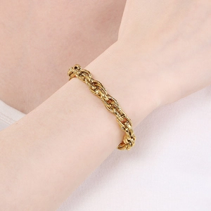Bracelet chaîne cubaine minimaliste en acier inoxydable plaqué or 18 carats pour femme