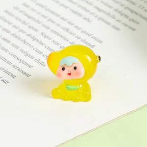 Macro shot of yellow resin mini fruit figure with 3g weight and 19x21mm dimensions