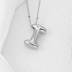 Minimalist silver 3D alphabet I pendant necklace with polished mirror finish for women