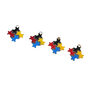 Pendentif puzzle coloré pour colliers DIY avec émail rouge, noir, jaune et bleu vif
