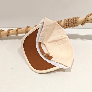 Casquette enfant ours de dessin animé, boucle métal réglable et détails de visière