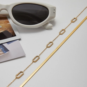 Detailed layered look of 18K gold plated snake chain and rectangle diamond pendant necklace