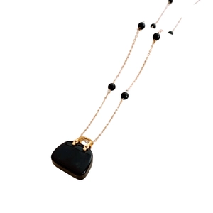 Collana vintage retrò con ciondolo a borsa nera e catena dorata con perline