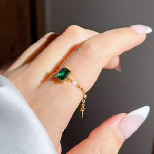 18K gold plated adjustable chain ring with emerald green square cubic zirconia gemstone