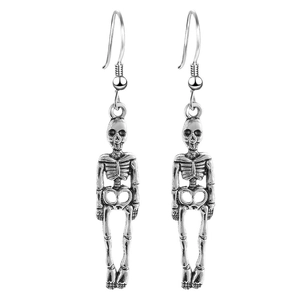 Orecchini a sospensione a forma di scheletro argento vintage per Halloween su bianco