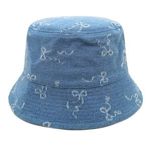 Chapeau bob en denim bleu clair avec motifs de nœuds blancs brodés pour femmes