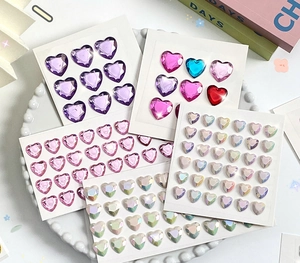 Detail of colorful 3D heart-shaped resin diamond stickers in various sizes for kids