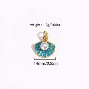 Détail du pendentif coquillage bleu 14mm bordé d'or avec perle, poids de 1,2g