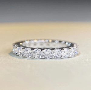 Eternity ring in S925 sterling silver with round cut moissanite stones and claw setting