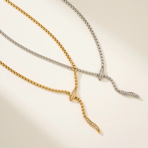 Snake-shaped 18k gold plated stainless steel necklace with sparkling zircon crystals