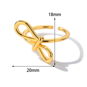 Détail de la bague noeud doré montrant les dimensions de 20mm de large et 18mm
