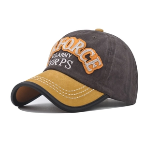 Outdoor cotton baseball cap with large embroidery and contrasting yellow sun visor