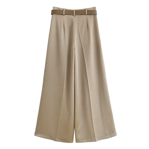 Pantalon large élégant en satin kaki à taille haute avec ceinture assortie sobre