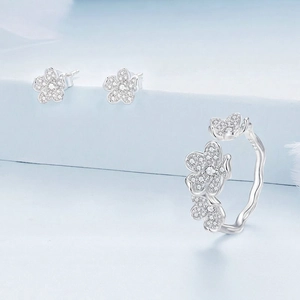 Elegant S925 sterling silver flower jewelry set with sparkling pavé cubic zirconia