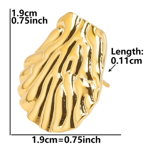 Polished gold seashell earring studs in 304 stainless steel measuring 1.9cm x 1.9cm