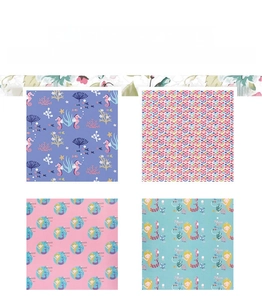 Détails de quatre motifs océaniques avec sirènes et hippocampes sur papier kraft décoratif