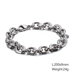 Dettaglio del bracciale a catena in acciaio argento lungo 200 mm e largo 9 mm