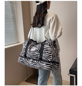 Sac de fitness à motif zébré avec compartiment à chaussures et grande capacité