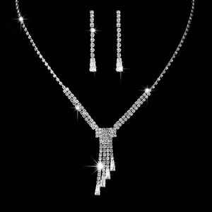 Set di gioielli da sposa argento con collana a frange di strass e orecchini scintillanti