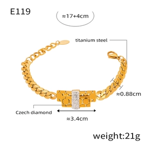 Detail view of 18k gold plated titanium steel Y-pendant necklace with dimensions 17+4cm