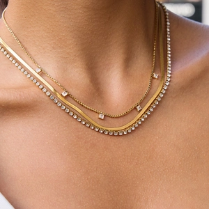 Collier triple rang en acier inoxydable plaqué or 18K avec pendentifs en zircon