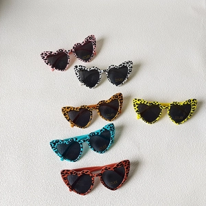 Kids Heart Shaped Leopard Print Sunglasses UV400 Protection Fashionable PC Frame Eyewear For Toddlers