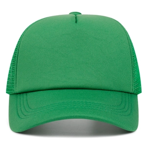 Klassische grüne Mesh-Truckerkappe mit Schwammfront und gebogenem Schirm als Sonnenschutz
