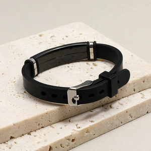 Bracciale da uomo minimalista in silicone nero con piastra ID in acciaio inossidabile lucido