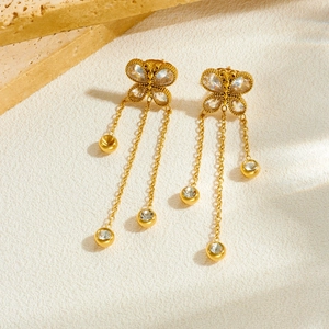 Boucles d'oreilles longues à pampilles papillon avec zircone cubique sur acier inoxydable doré