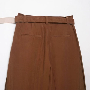 Pantalon marron taille haute pour femme avec ceinture en daim et détail de poche