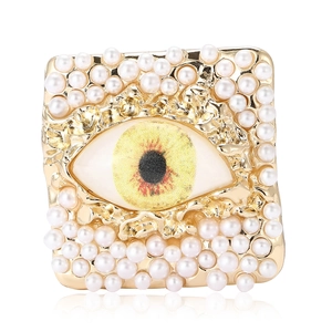 Square alloy evil eye brooch with central iris and surrounding white pearls in gold plating