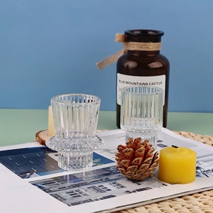 Ensemble de bougeoirs en verre rayé minimaliste avec texture côtelée pour la déco