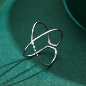 Minimalist s925 sterling silver criss cross open ring on dark green velvet background