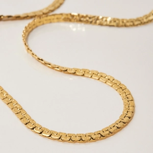 Goldene Edelstahl-Seestern-Halskette mit einer glatten flachen Schlangenkette