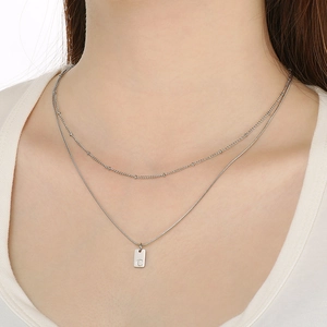 Silberne zweilagige Halskette mit Kugelkette, Schlangenkette und eckigem Buchstaben C Anhänger