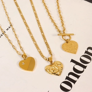 Vintage 18K gold plated hammered heart pendant necklace set with stylish textured charms