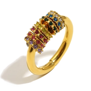 Bague en acier inoxydable plaqué or 18 carats avec cercles en zircons multicolores