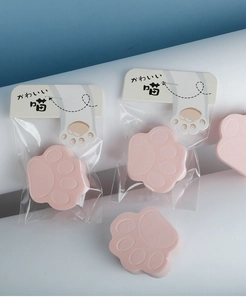 Pink cat paw makeup sponge with cute paper card packaging for dry and wet use