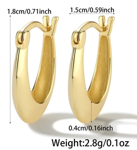 Detail of 925 sterling silver gold U-shaped earrings with size dimensions and weight mark