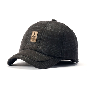 Berretto vintage da uomo in lana grigio scuro con toppa in pelle per calore invernale